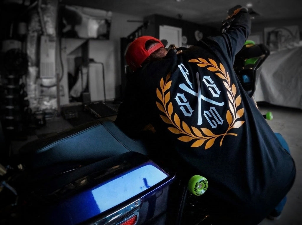 “STEADFAST SEAL” Men’s Black Long Sleeve Tee